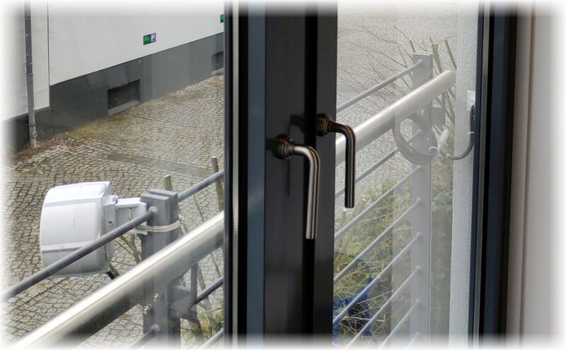 Montage Outdoor-Mobilrouter am Geländer